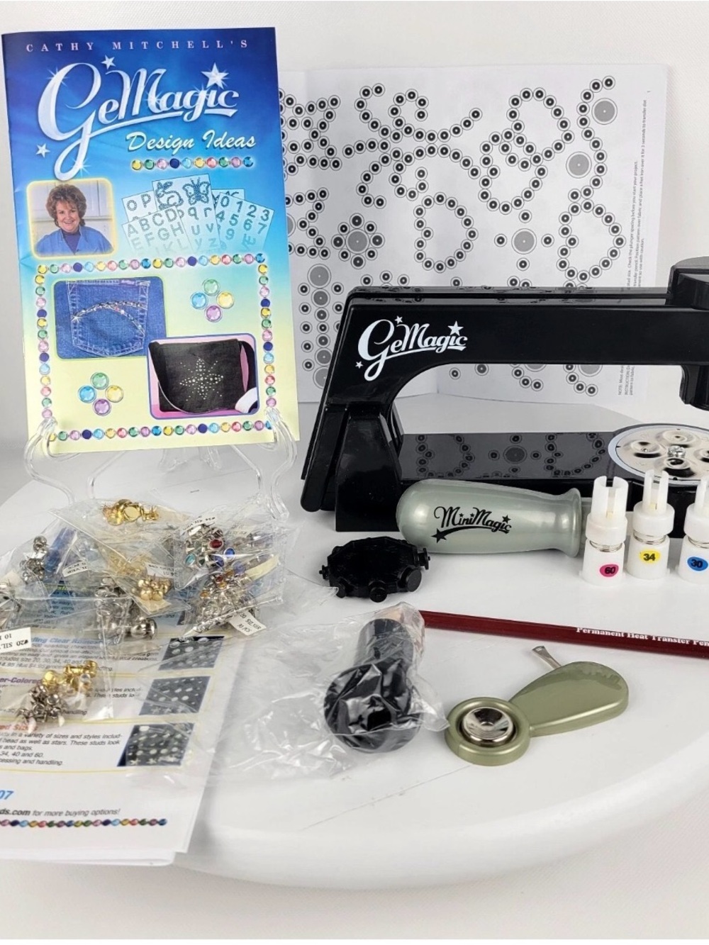 Magic Rhinestone Design Kit with Black Applicator and Sage MiniMagic Tool